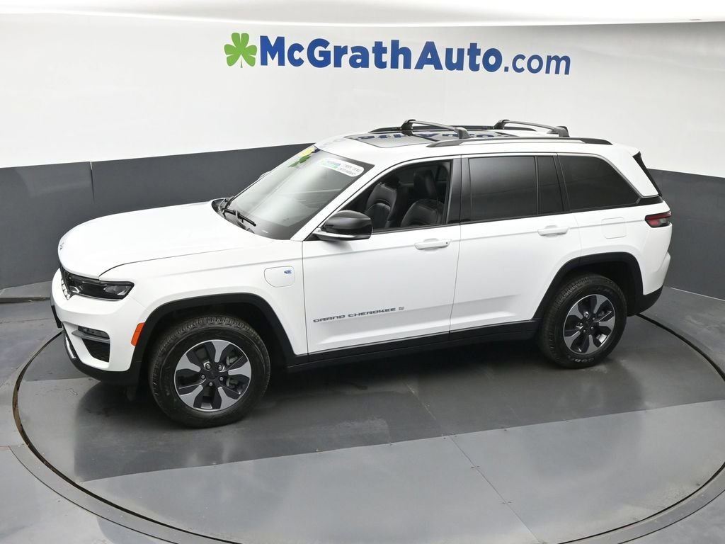 Used 2022 White Jeep 4xe image 23
