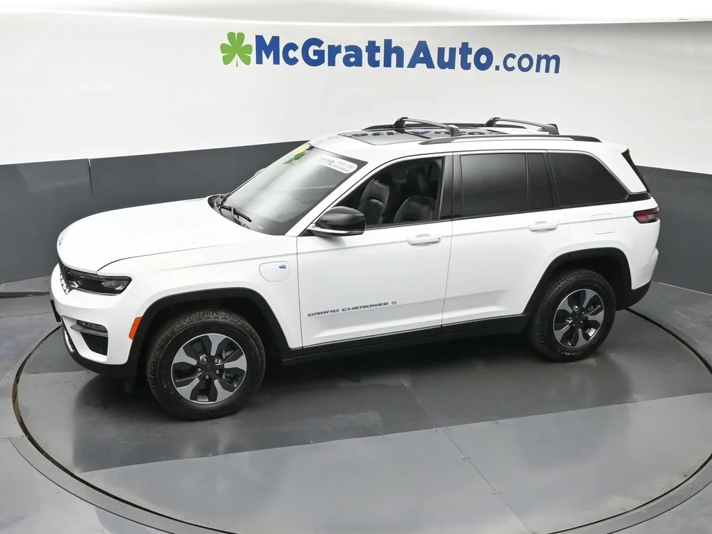 Used 2022 White Jeep 4xe image 23