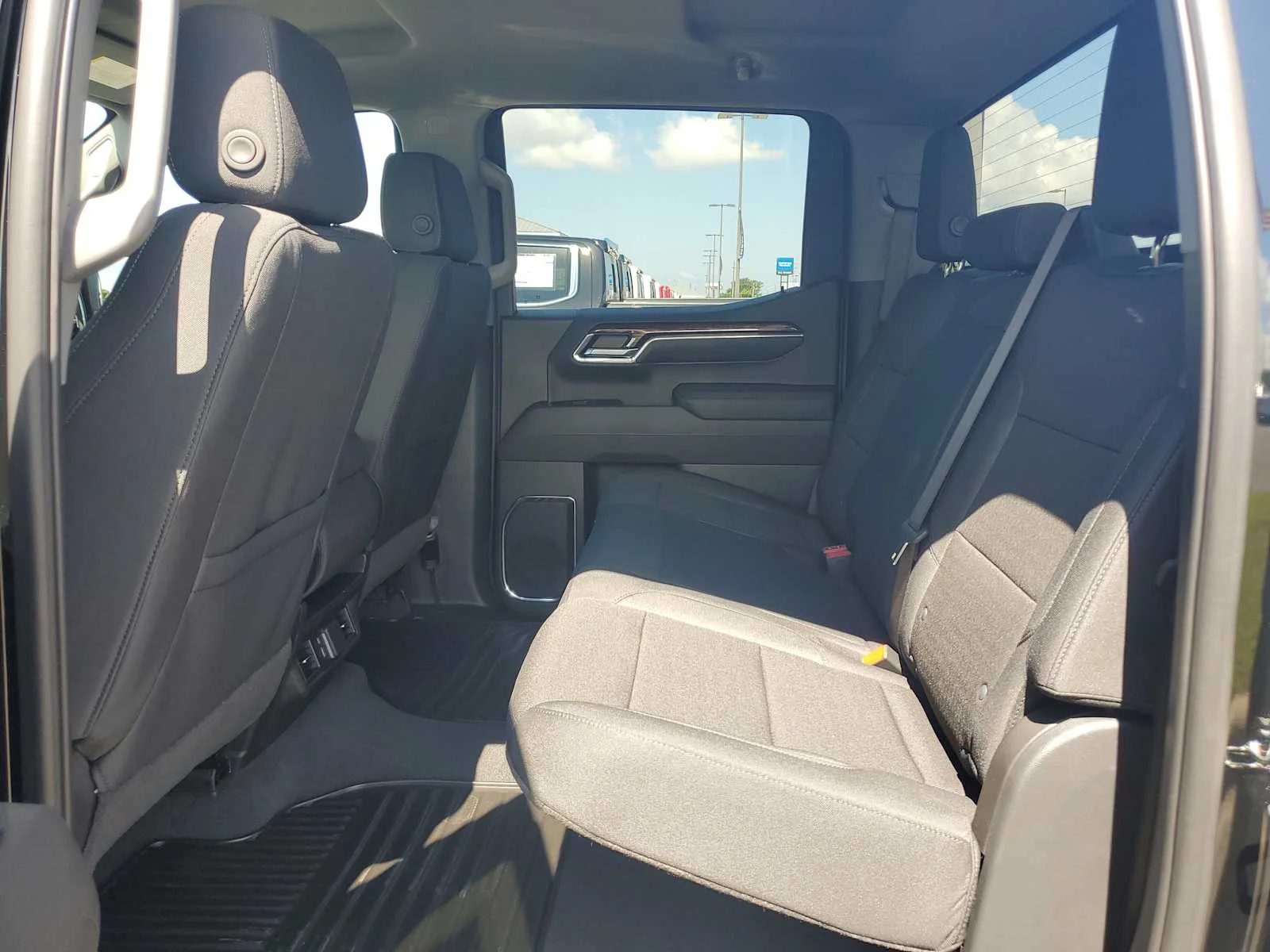 2026 GMC Sierra 1500 SLE - Photo 14