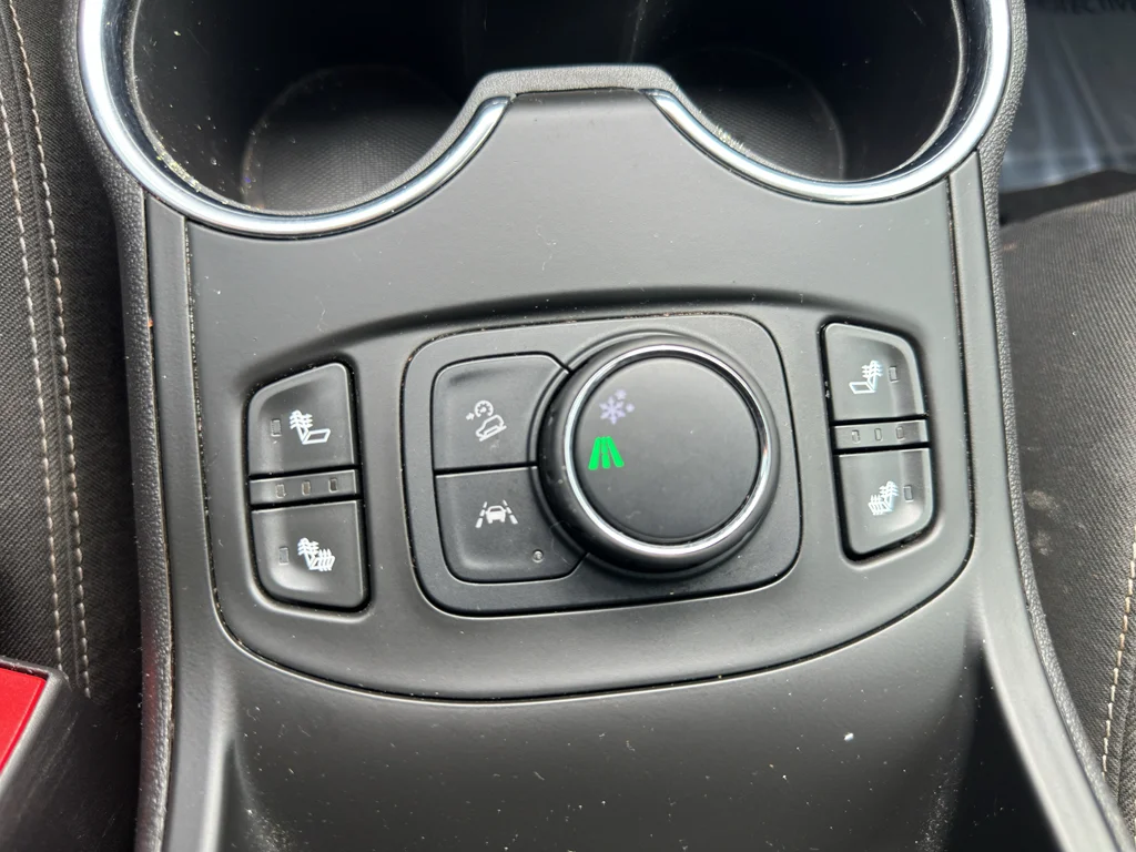 Used 2022 Summit White GMC SLE image 30