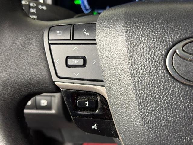 Certified Used 2025 WIND CHILL PEARL Toyota  image 25