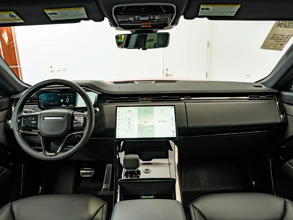New 2026 Firenze Red Land Rover Dynamic SE image 4