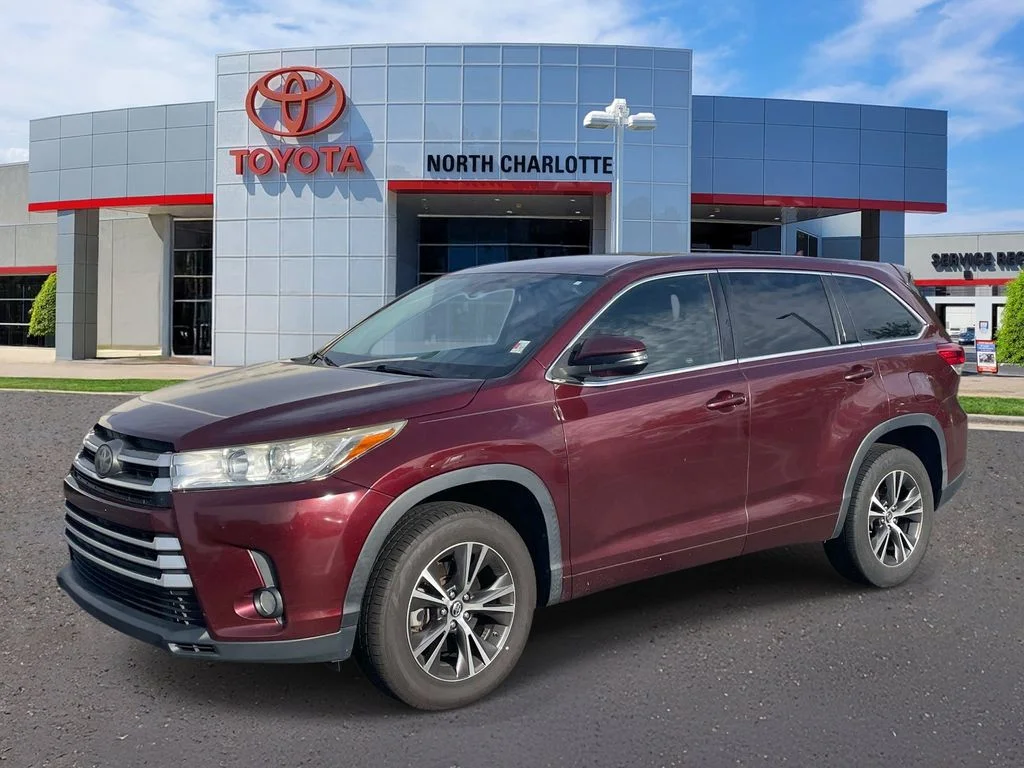 Used 2017 Red Toyota LE Plus image 3