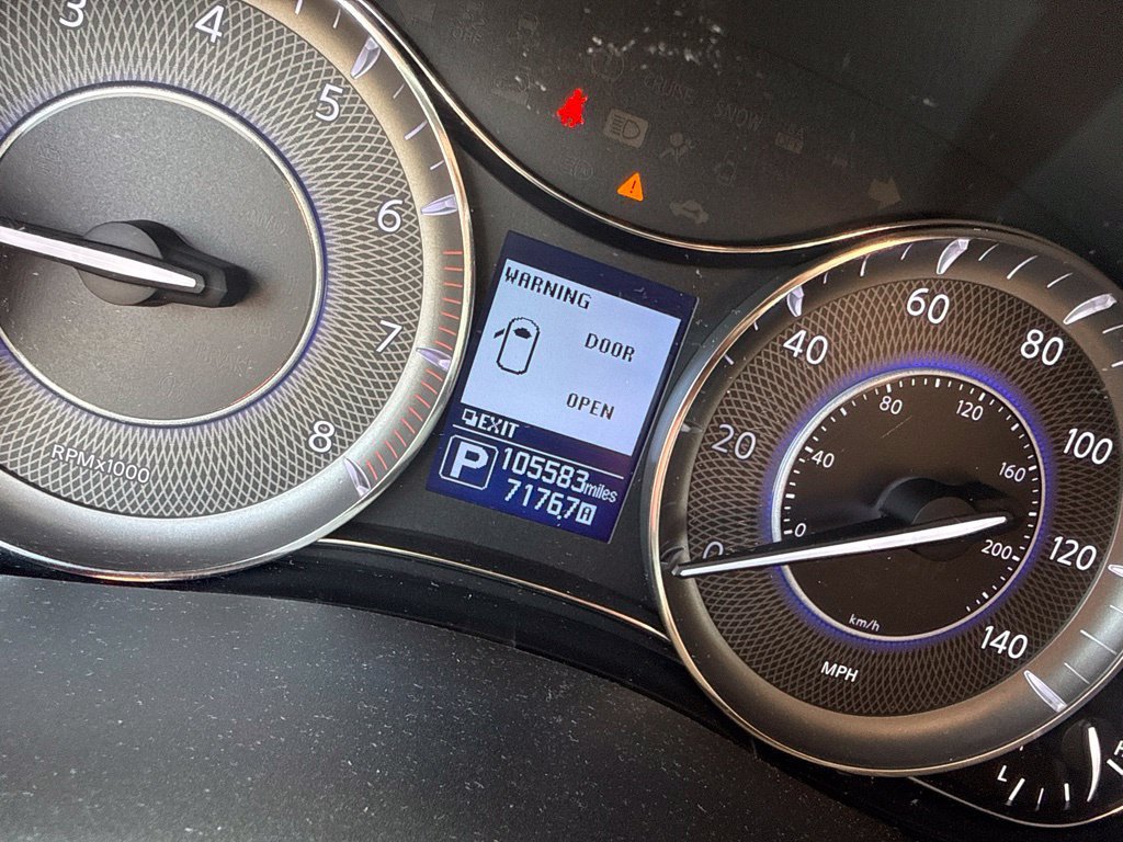 Used 2019 White INFINITI LUXE image 12