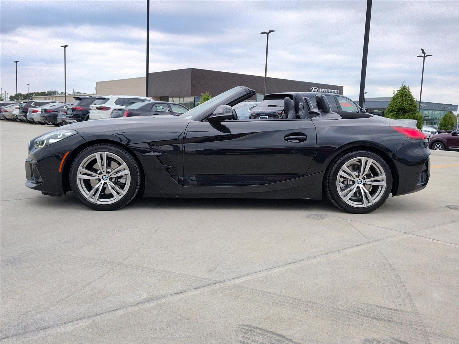 Used 2025 Black Sapphire Metallic BMW sDrive30i image 4