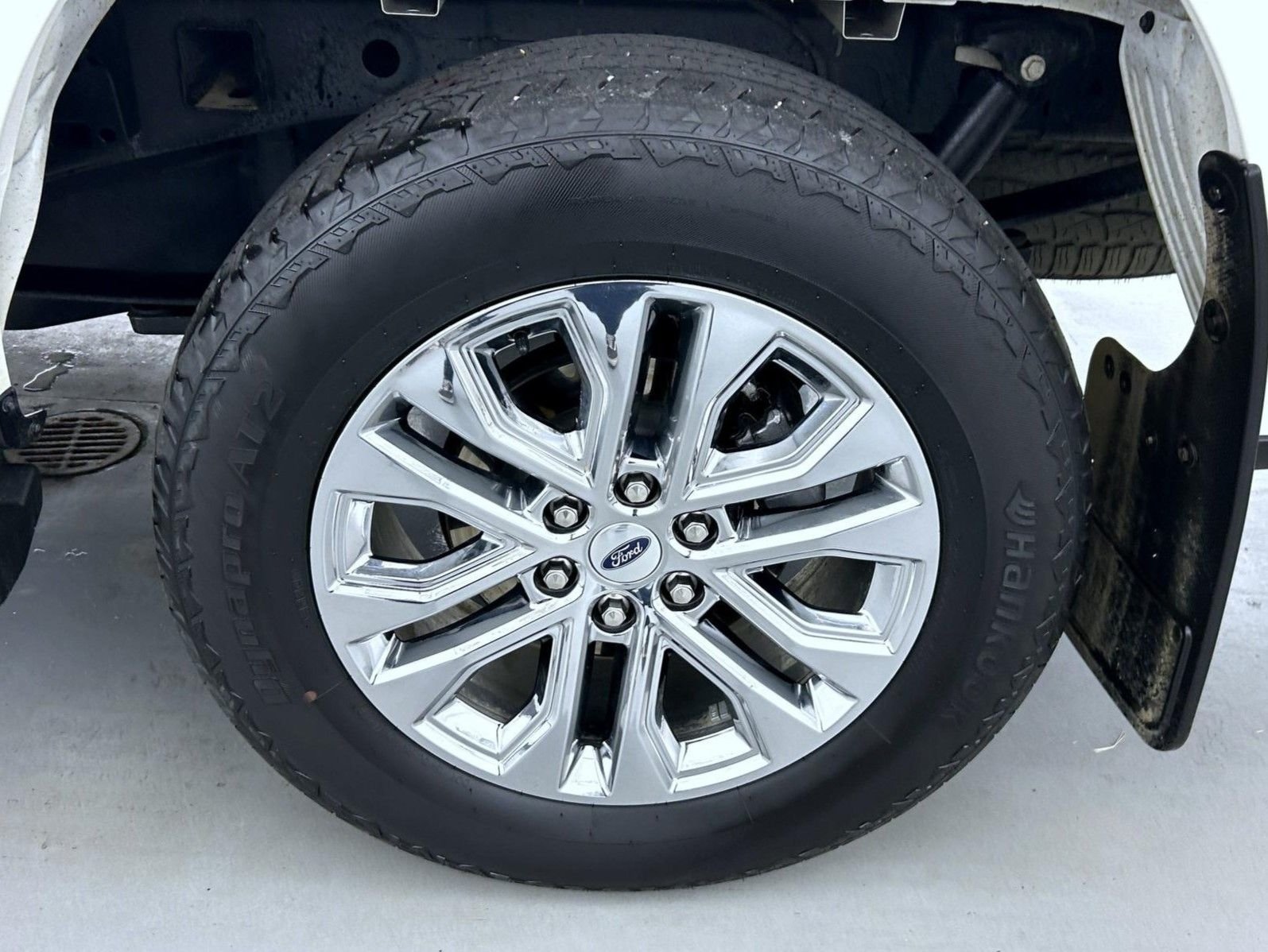 Used 2025 White Ford Lariat image 24