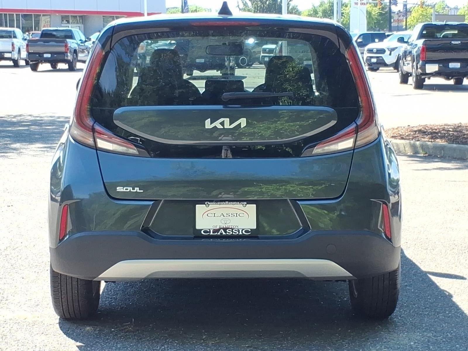 Used 2025  KIA  image 11