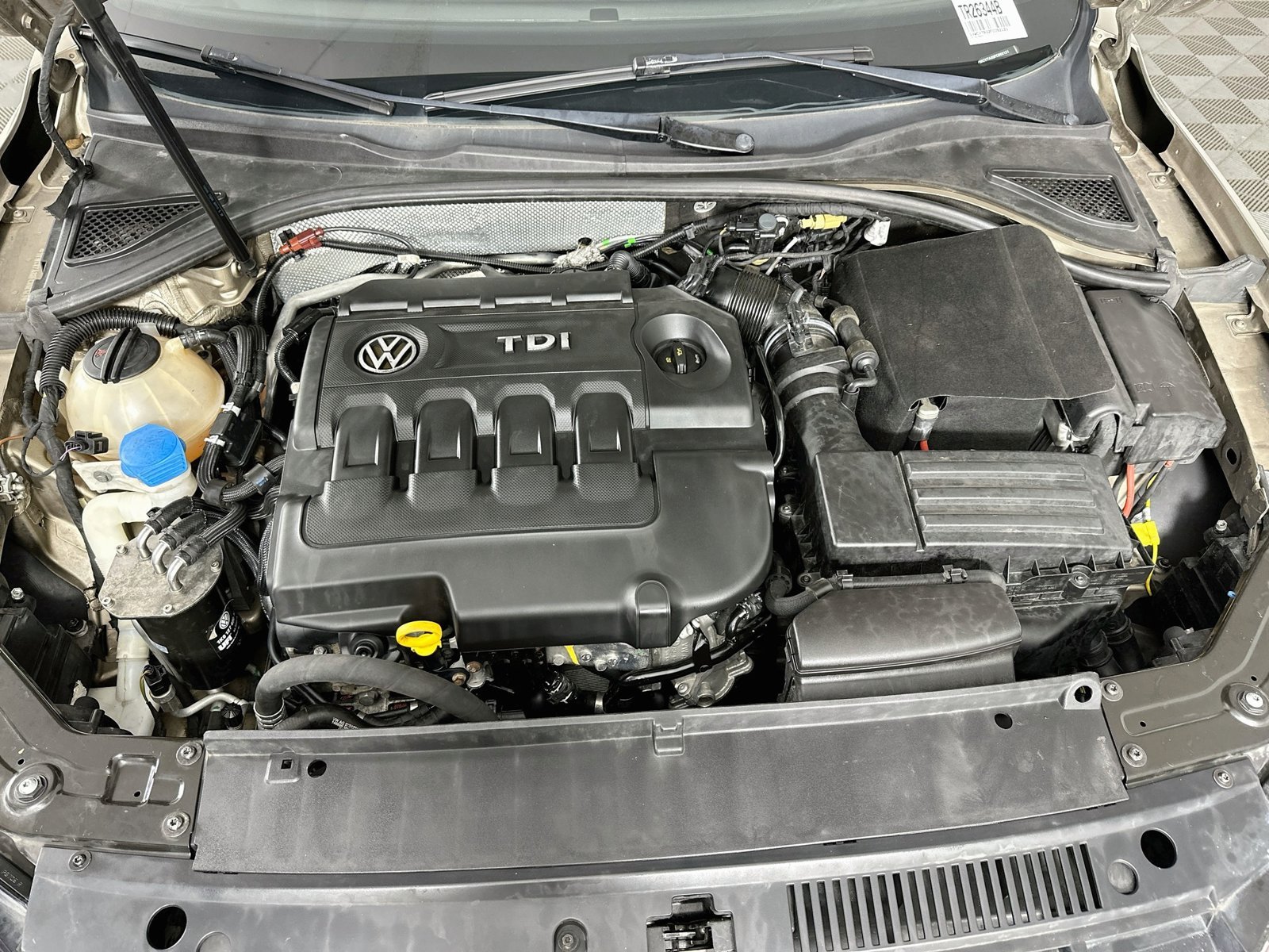Used 2015 Titanium Volkswagen TDI SEL Premium image 31