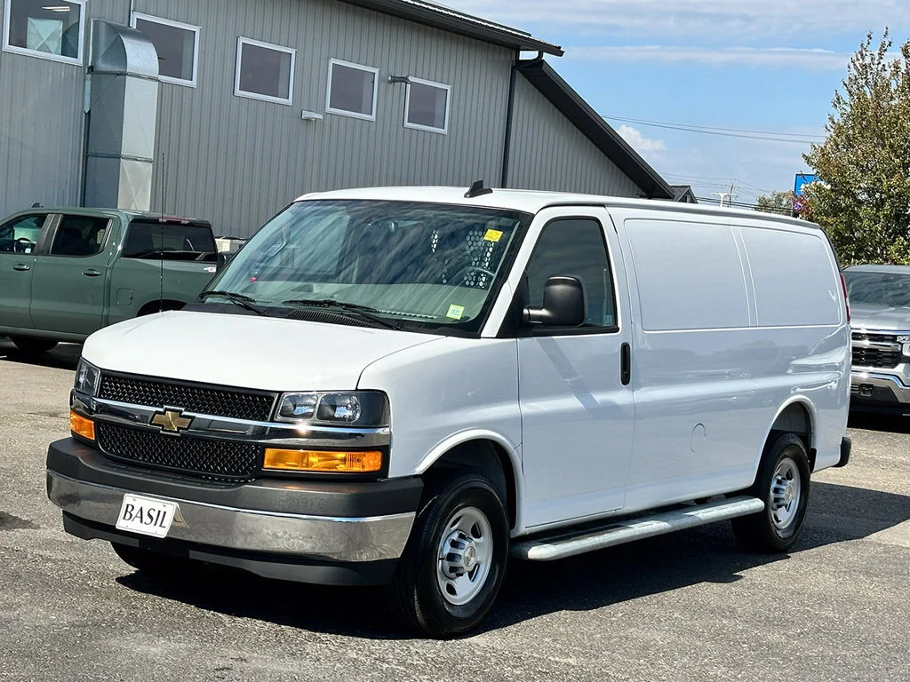 Used 2025 Summit White Chevrolet WT image 8