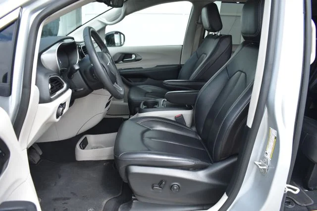 Used 2024 Silver Chrysler Touring L image 12