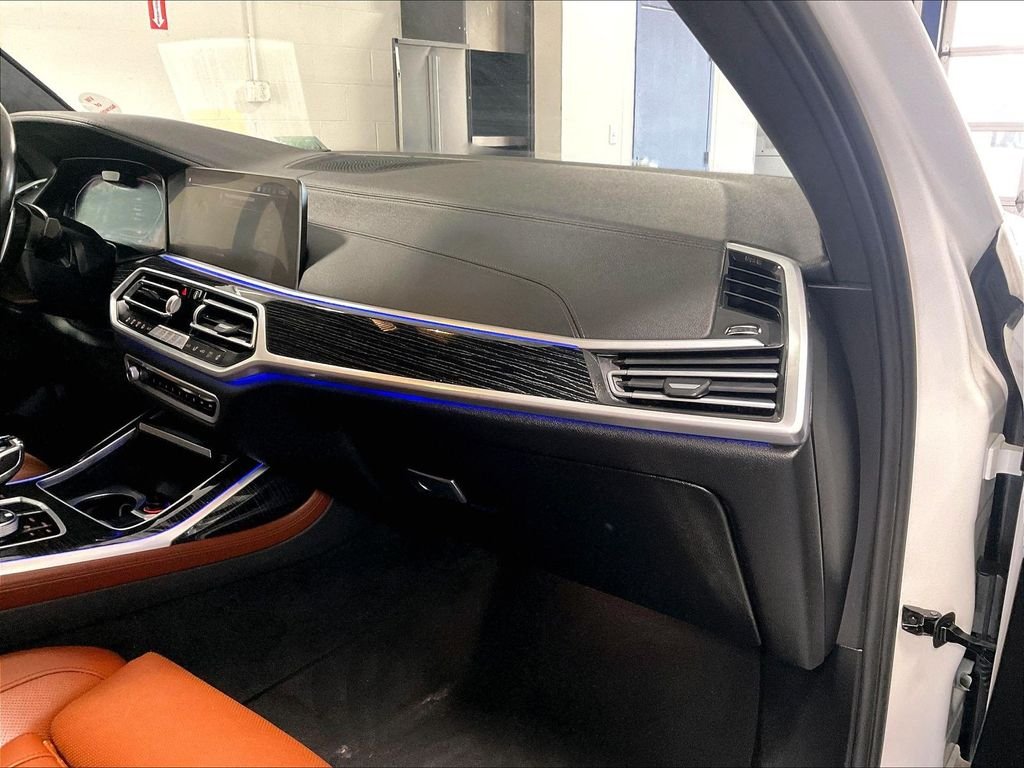 Used 2022 White BMW M50i image 13