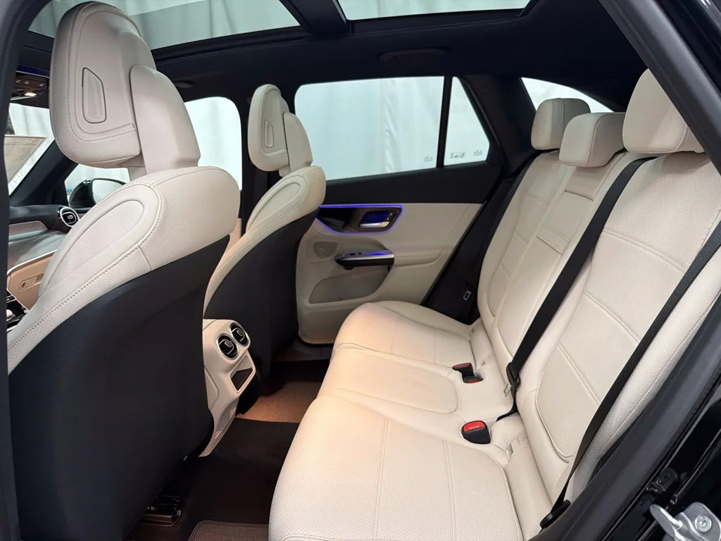 New 2027 Black Mercedes-Benz GLC 300 image 19
