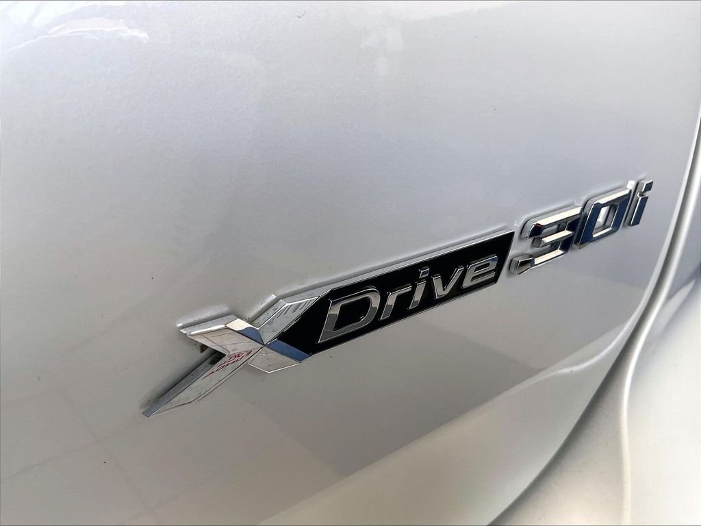Used 2024 White BMW xDrive30i image 30