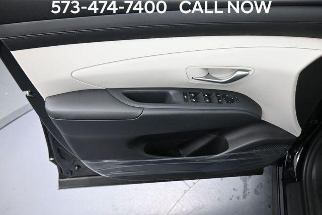 New 2026 Black Hyundai SE FWD image 10