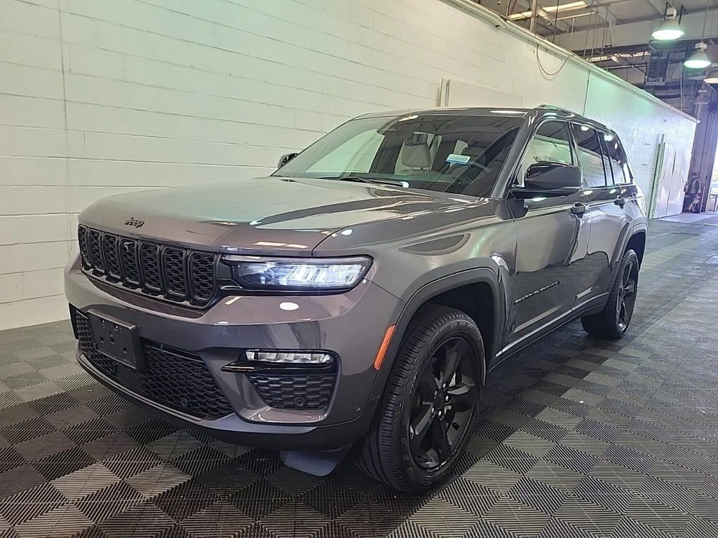 Used 2023 Gray Jeep Limited image 5