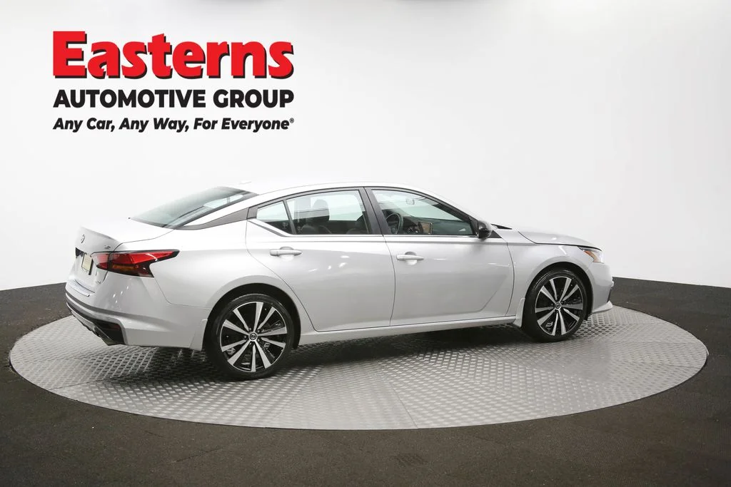 Used 2022 Silver Nissan 2.5 SR image 39