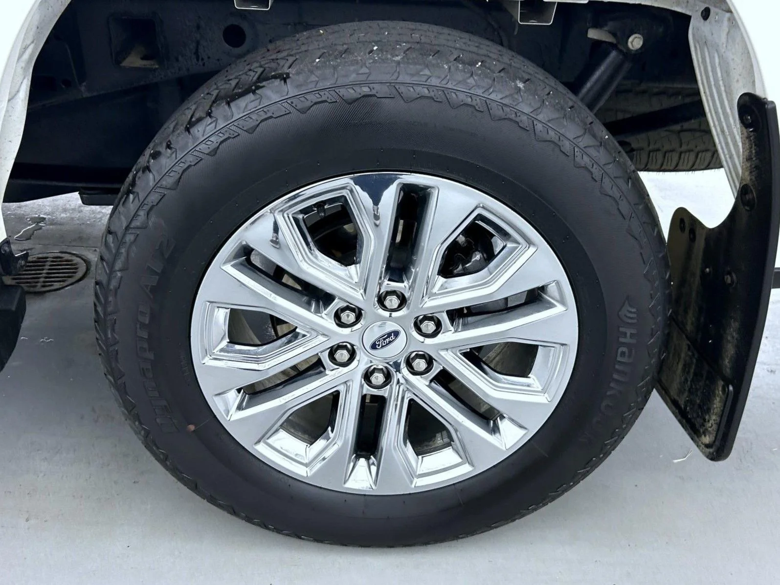 Used 2025 White Ford Lariat image 24