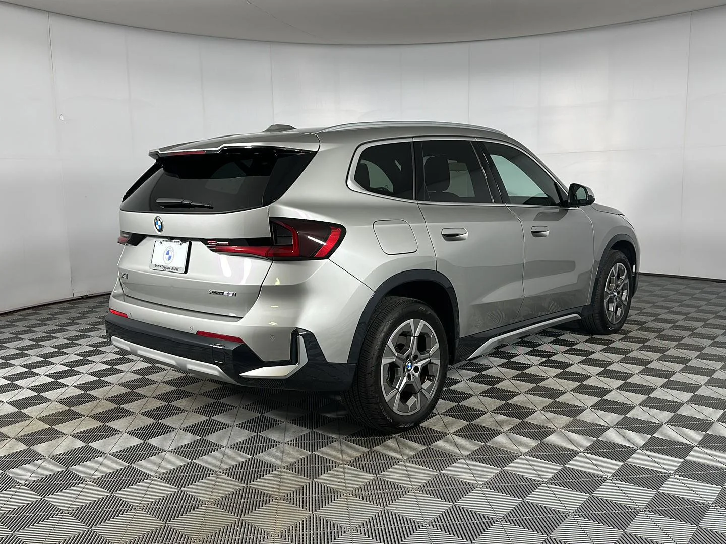Used 2024 Space Silver Metallic BMW xDrive28i image 25