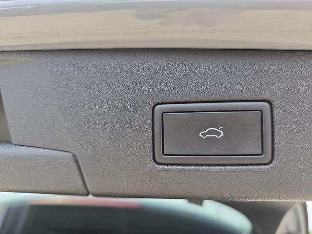 Used 2021  Volkswagen Pro S image 16