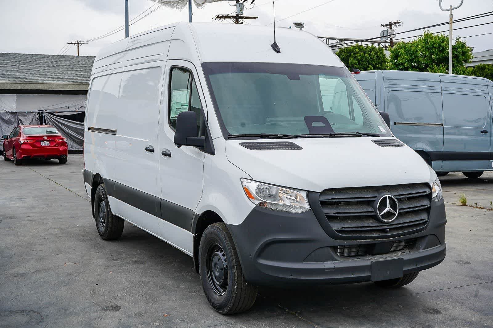 New 2026 Arctic+White Mercedes-Benz  image 3