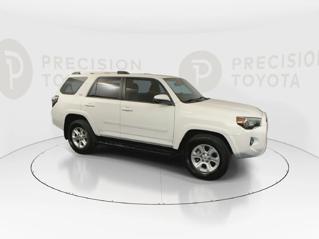 Used 2022 White Toyota SR5 image 3