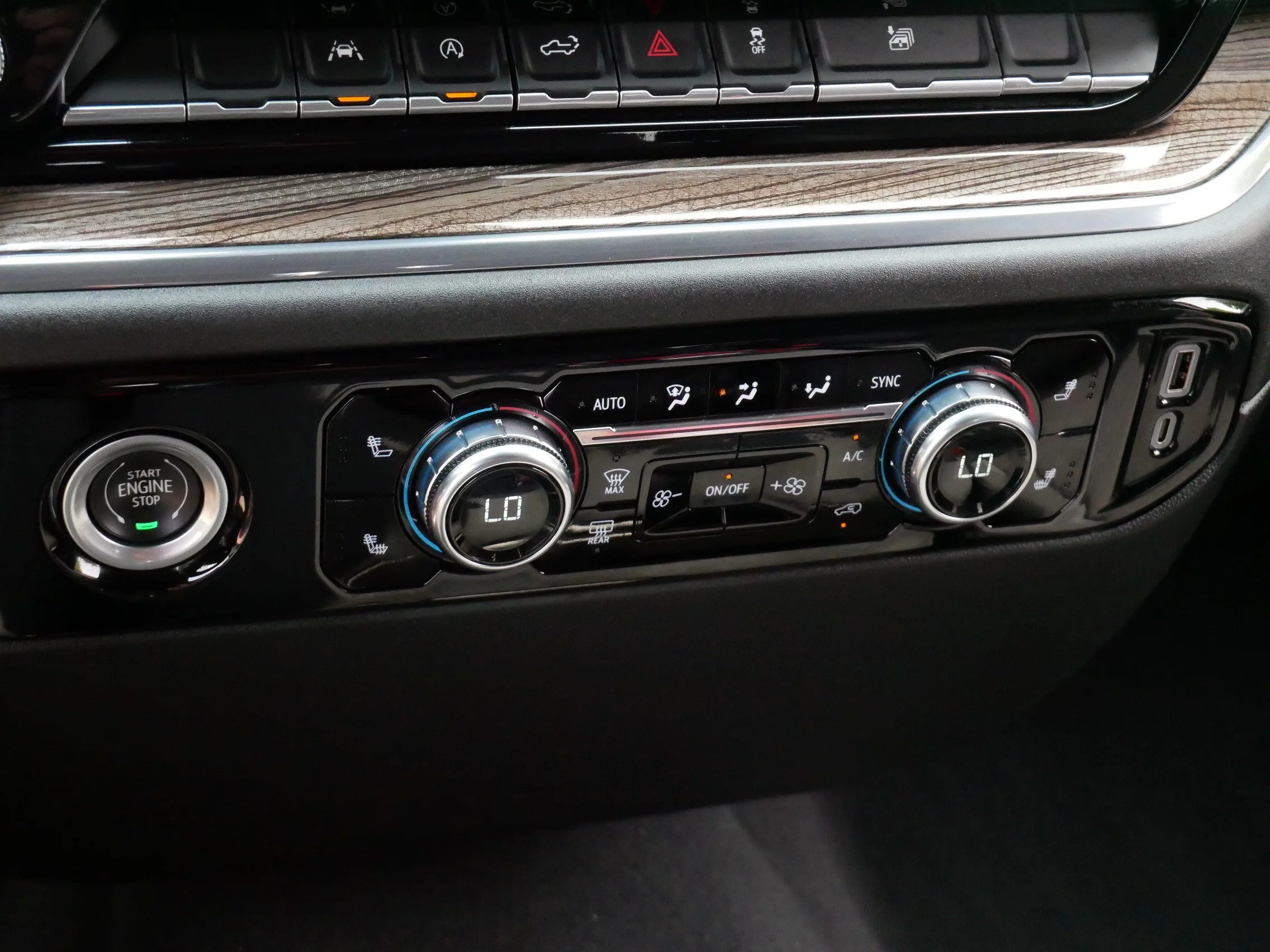 Used 2024 Onyx Black GMC Elevation image 23
