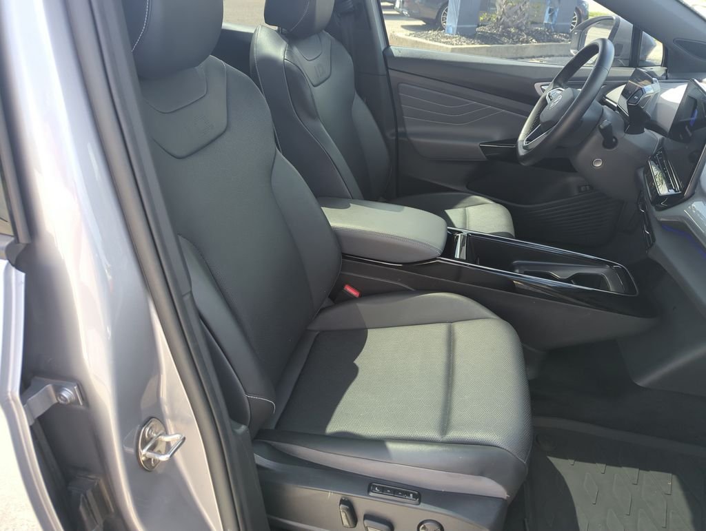 Used 2023 Silver Volkswagen Pro S image 38