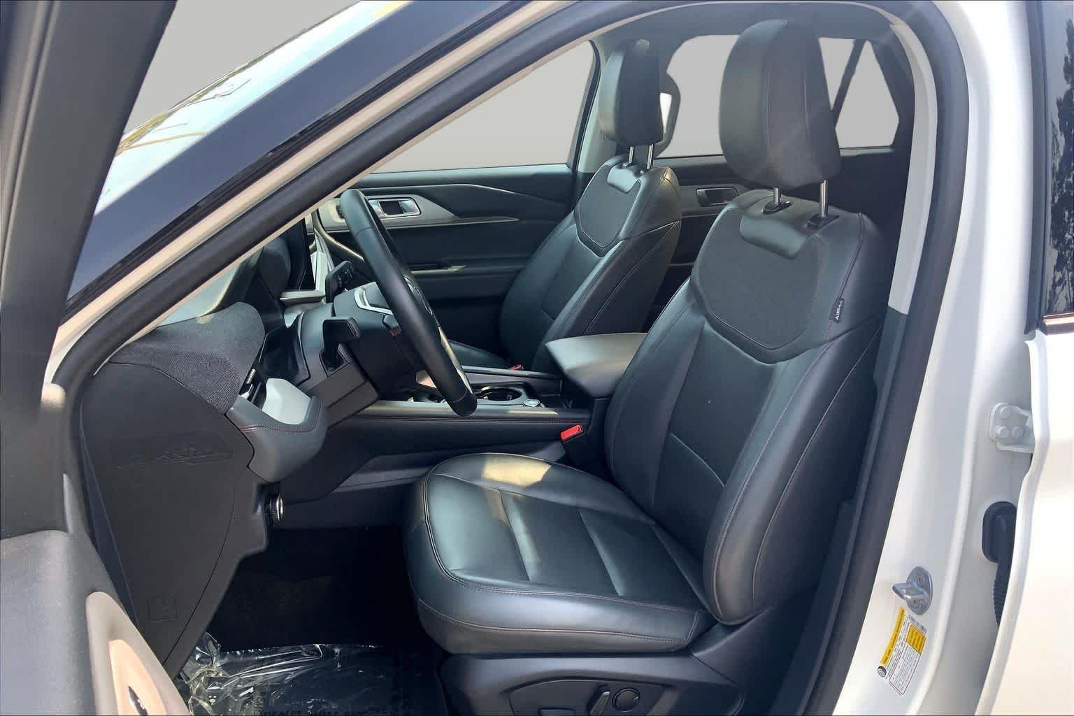 Used 2025 Star White Ford Active image 9