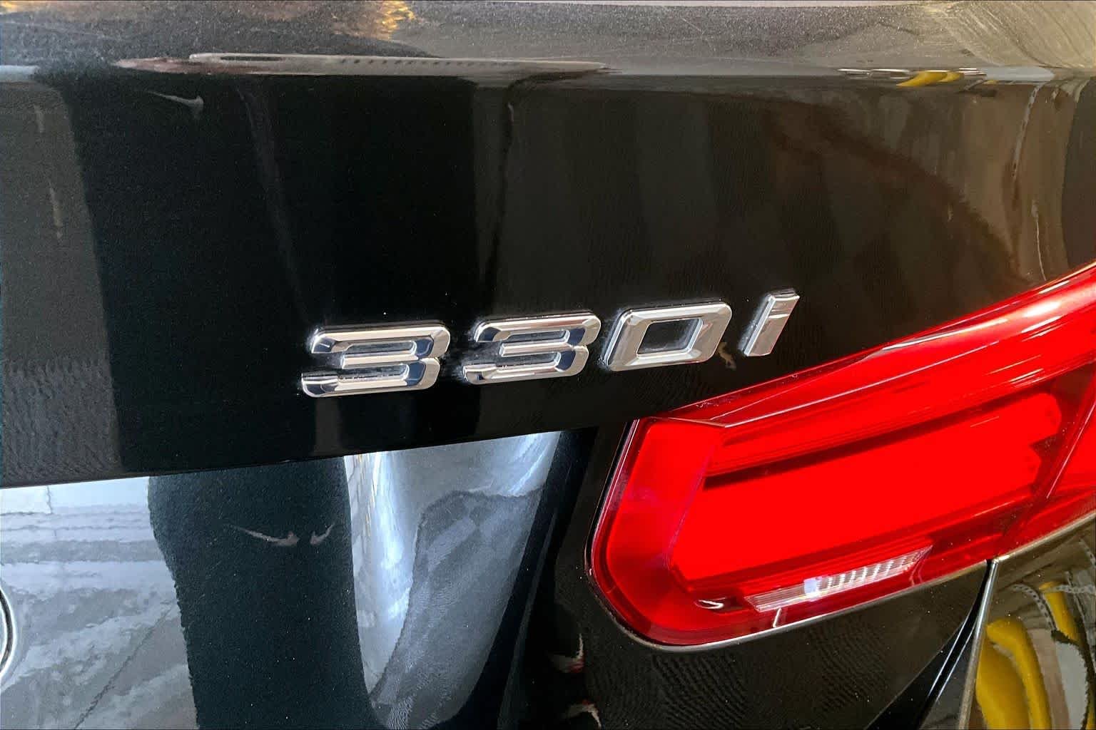 Used 2018 Black Sapphire Metallic BMW 330i xDrive image 10