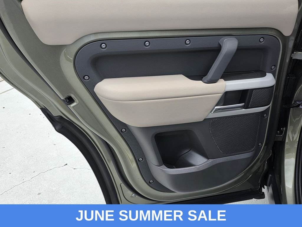 Used 2023 Green Land Rover SE image 40