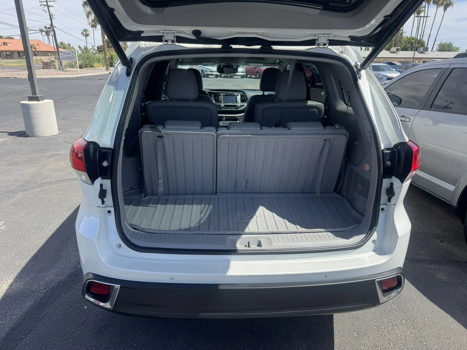 Used 2019  Toyota Hybrid Limited image 34