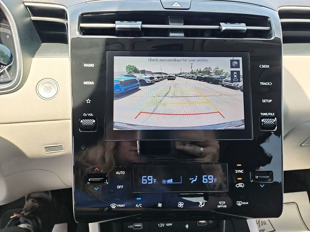 Used 2024 Black Hyundai SEL image 25