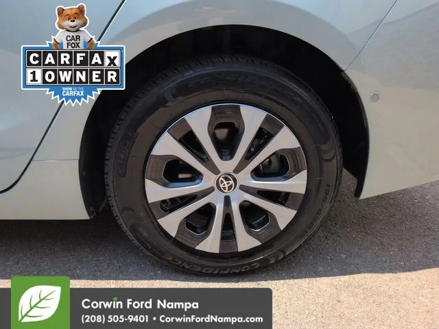 Used 2022 Beige Toyota XLE AWD-e image 32
