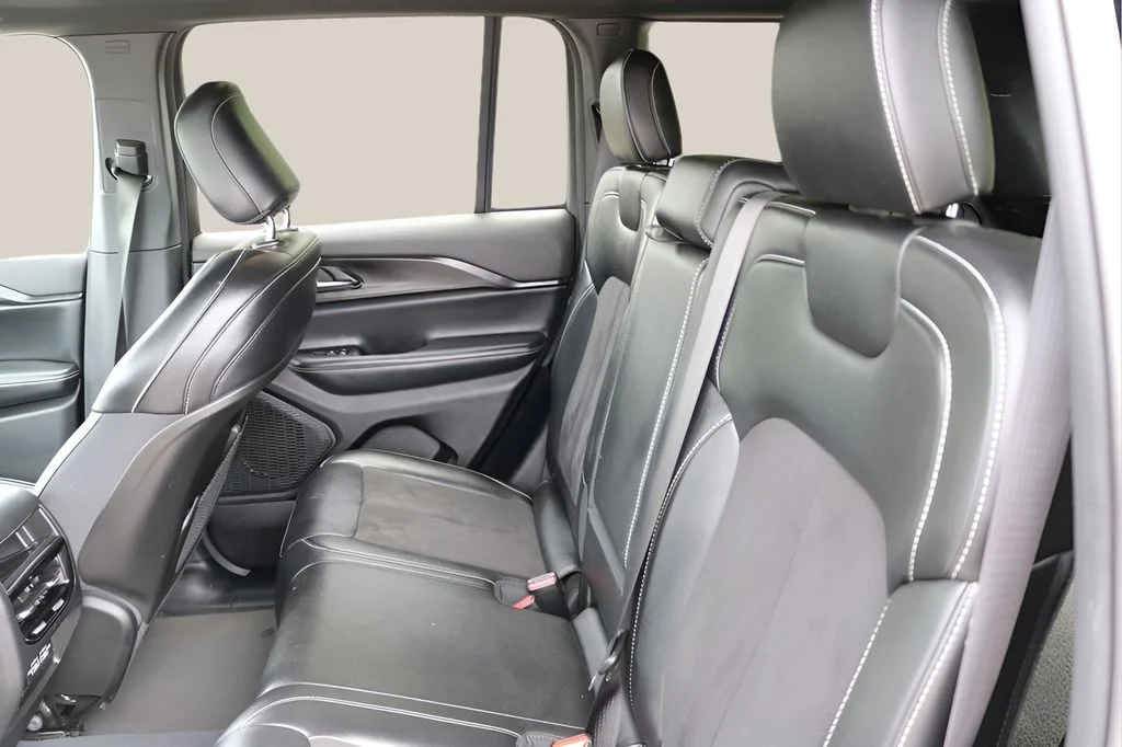 Used 2023 Black Jeep Altitude X image 14