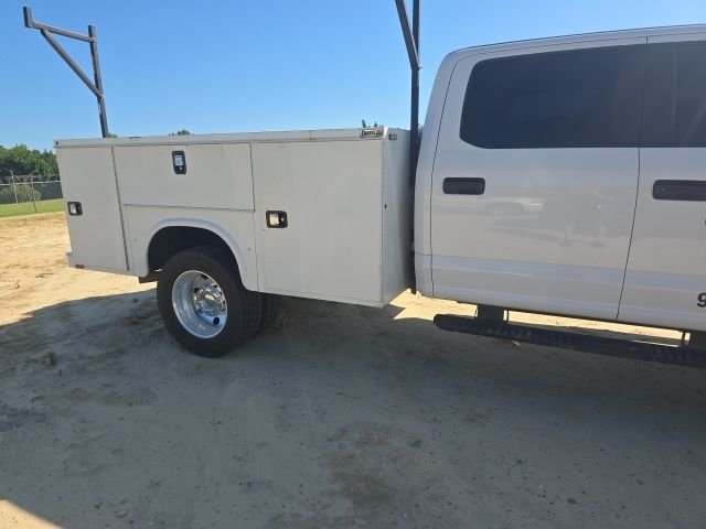 Used 2020 White Ford XL image 3