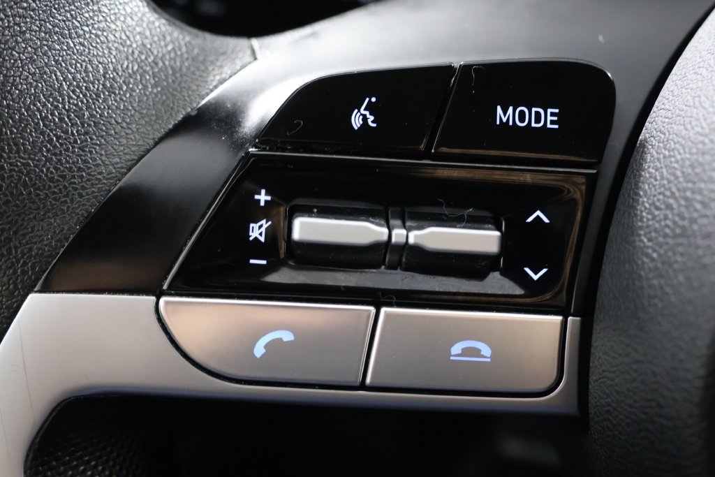 Used 2023 White Hyundai Blue image 11