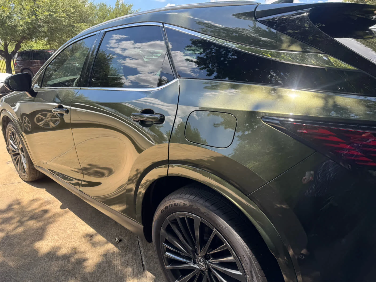 Used 2025 Nori Green Pearl Lexus Premium image 4