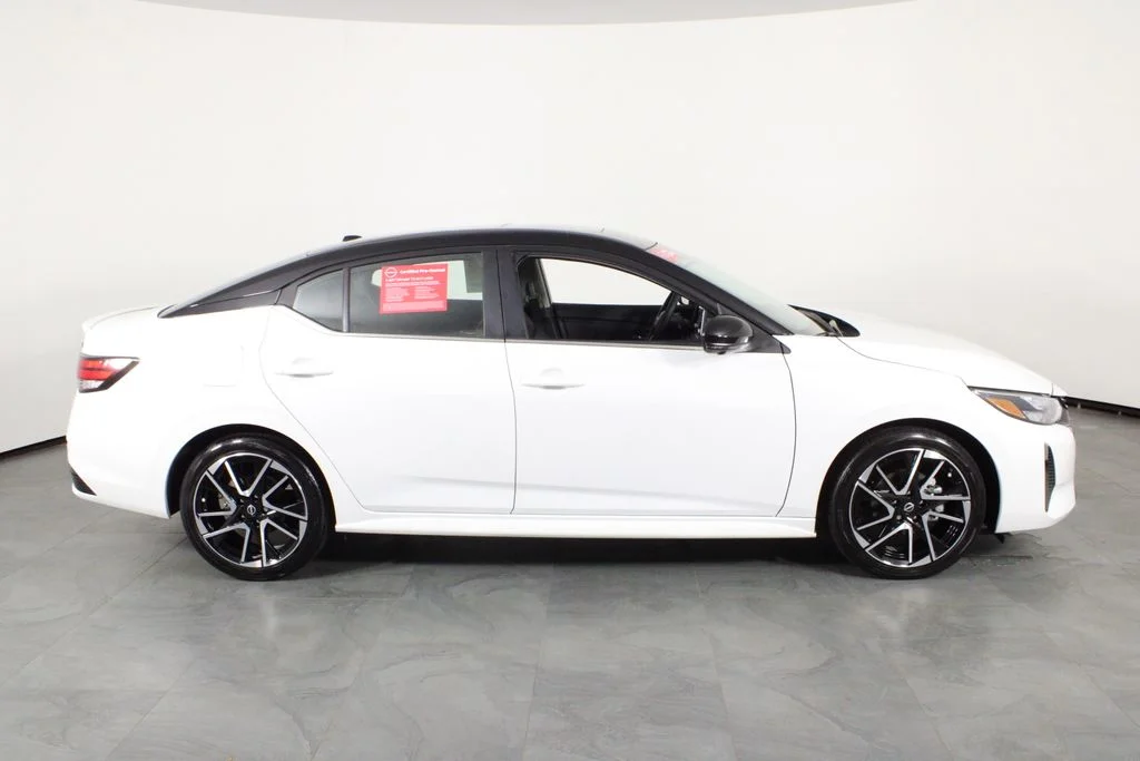 2025 Nissan Sentra SR - Photo 9