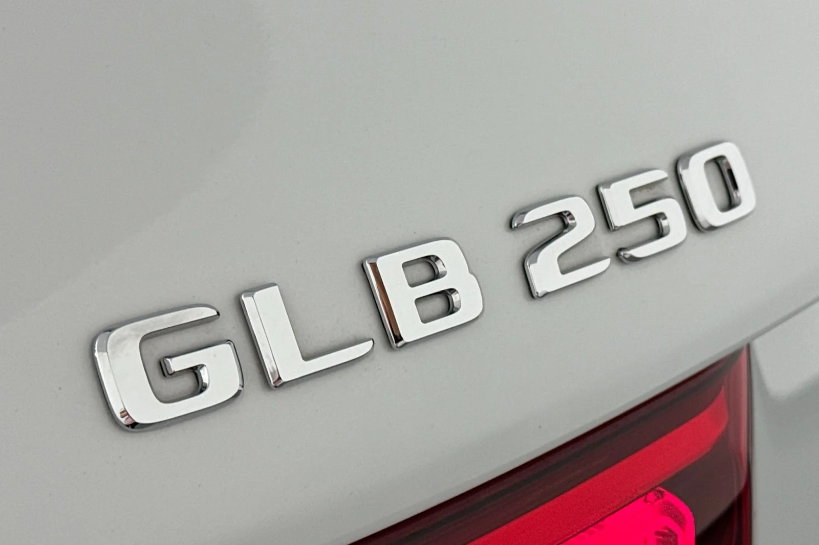 Certified Used 2022 Digital White Metallic Mercedes-Benz GLB 250 image 10