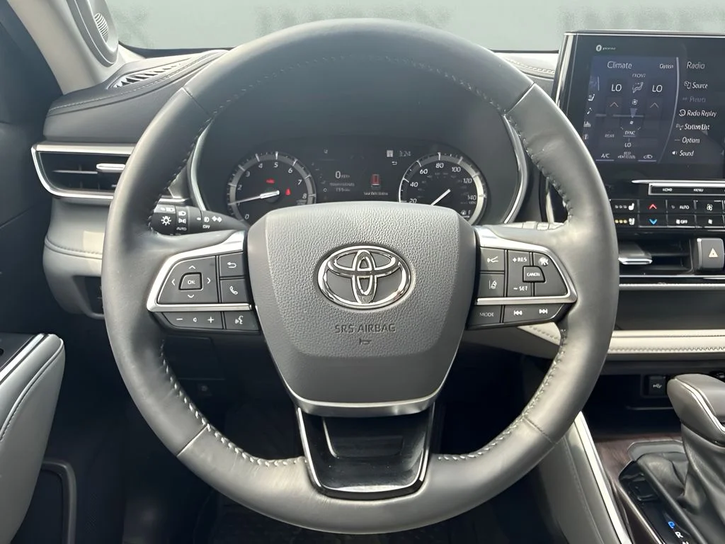 Used 2021 Blue Toyota Platinum image 16