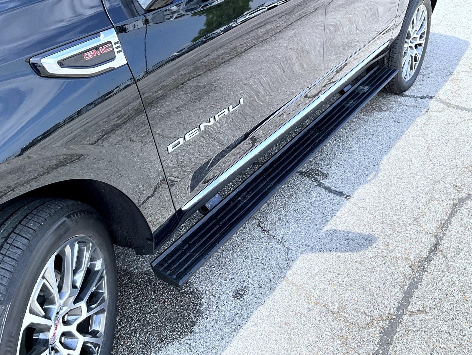 2026 GMC Yukon XL Denali - Photo 23