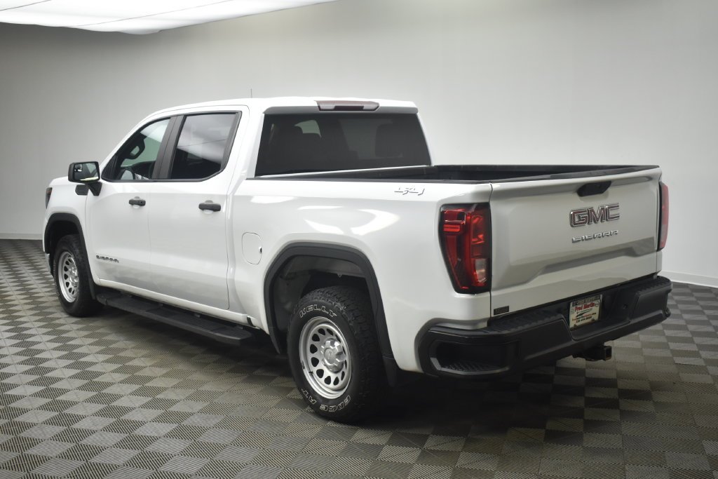 Used 2019 White GMC Base image 4