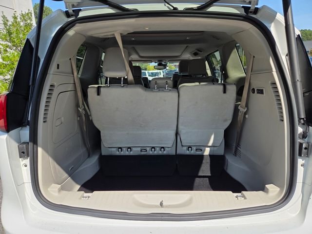 Used 2018 White Chrysler Limited image 31