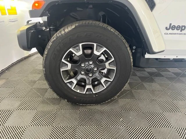 New 2026 Bright White Clear-Coat Exterior Paint Jeep Sahara image 67