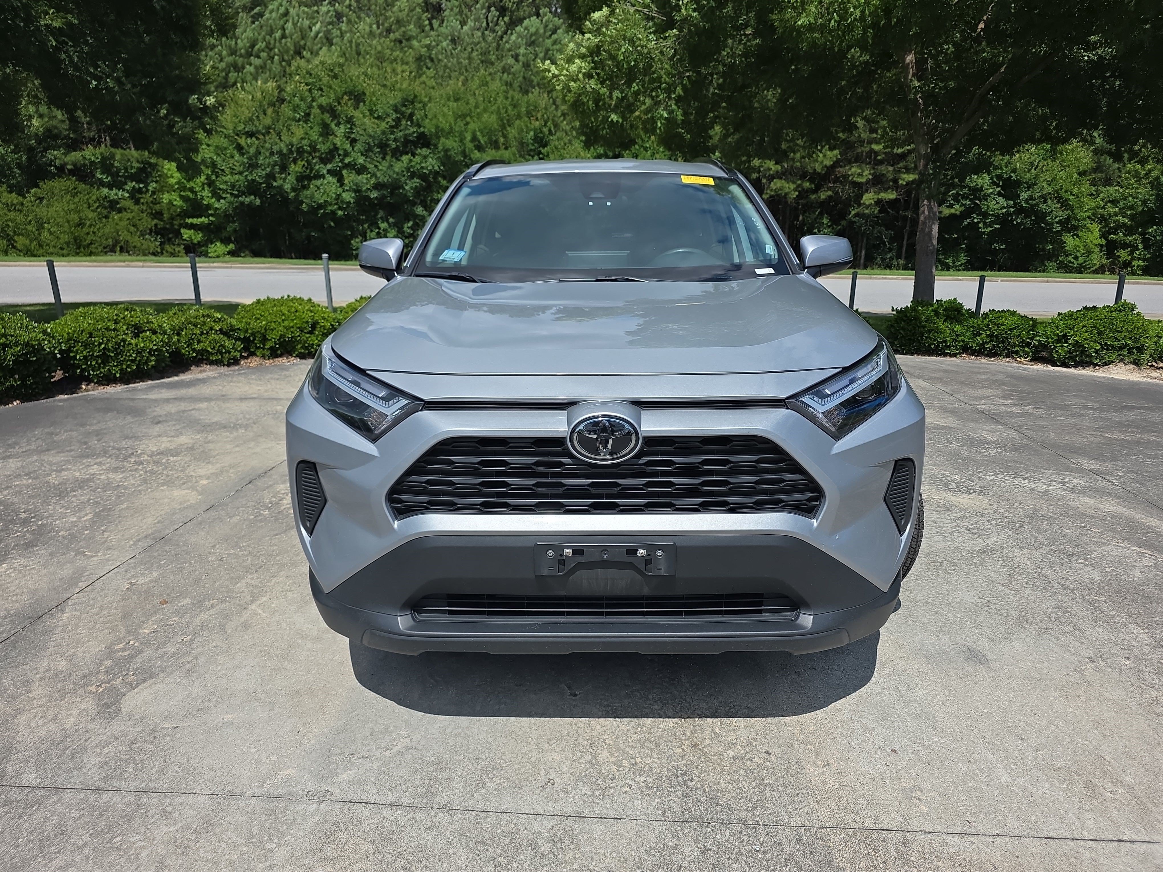 Used 2025 Silver Sky Metallic Toyota XLE image 10