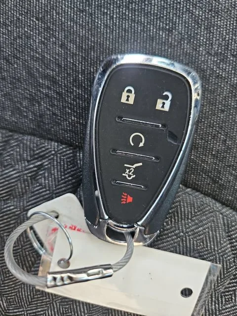 Used 2024 Summit White Chevrolet LT image 28