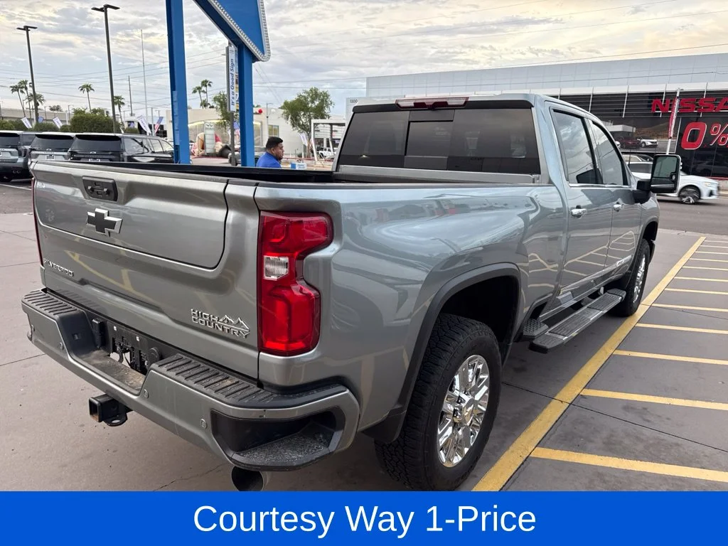 Used 2024 Gray Chevrolet High Country image 5