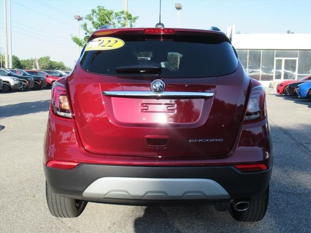 Used 2022  Buick Preferred image 5