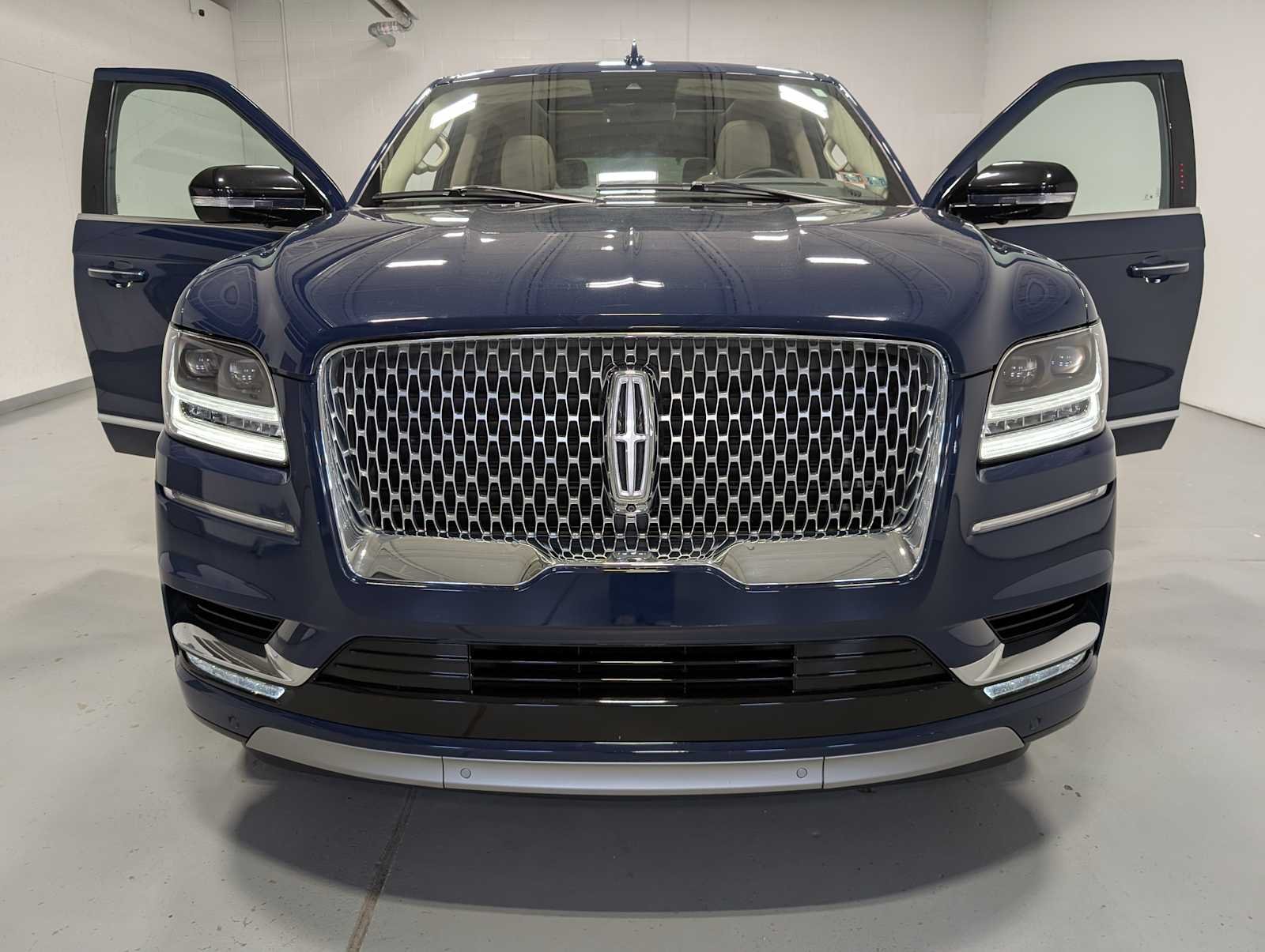 Used 2020 Rhapsody Blue Lincoln Reserve image 16