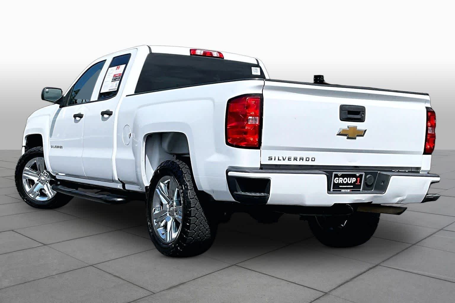 Used 2017 Summit White Chevrolet Custom image 12